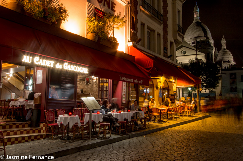 Place de Tertre at night